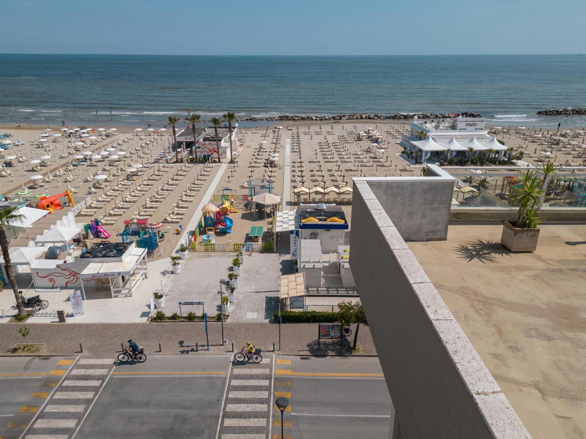 Hotel Augustus- Davanti A Noi C'E Solo Il Mare Misano Adriatico Luaran gambar